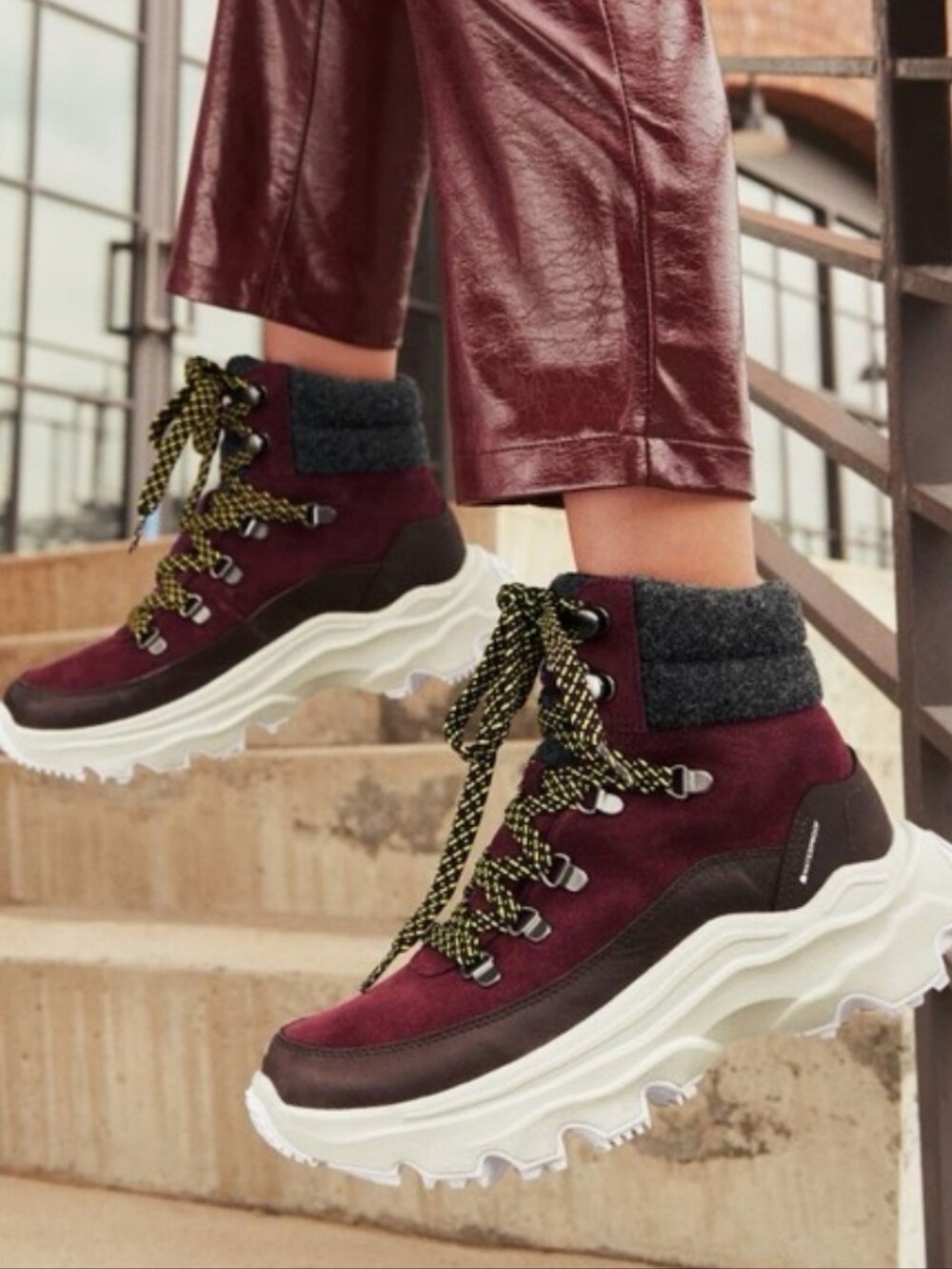 Sorel Kinetic Breakthru Conquest Lace-Up Platform Sneaker Boots 8.5 Outdoor
